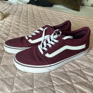 Maroon Van’s Low Top Sneakee